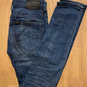 Säljer ett par vintage Lee jeans! Modellen är Scarlett och dom är lågmidjade i storlek 24x31.