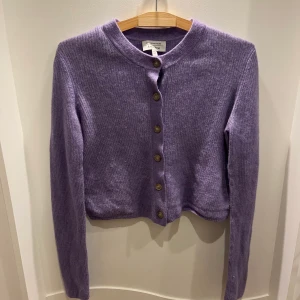 Kofta från &OtherStories - Jättefin kofta, älskar verkligen den men passar inte med min stil längre. I bra skick! 