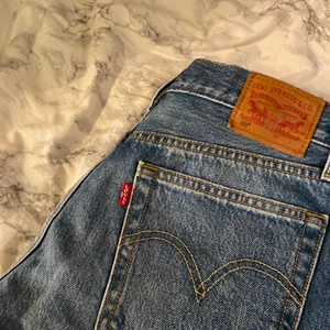 Levis shorts 501 - Aldrig använda. Modellen är 501. Buda eller direktköp för 250 kr. Köparen står för frakten❤️