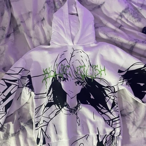 Bershka X Billie Hoodie  - Säljer min super coola Billie X bershka Hoodie pga aldrig använder. Lite nopprig oså men annars super fin! Slutsåld överallt och det var 2020 kollektionen!