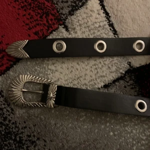 Bälte  - Snyggt bälte, bra kvalitet och i nyskick 