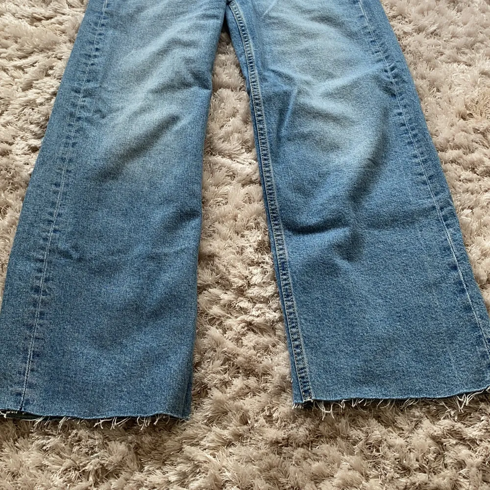Lane jeans från Lager 157. Använda några gånger! Mycket bra skick!💗 Storlek XXS, men passar även XS då dem är ganska stretchiga i materialet💗 för mer bilder kontakta gärna mig!💗. Jeans & Byxor.