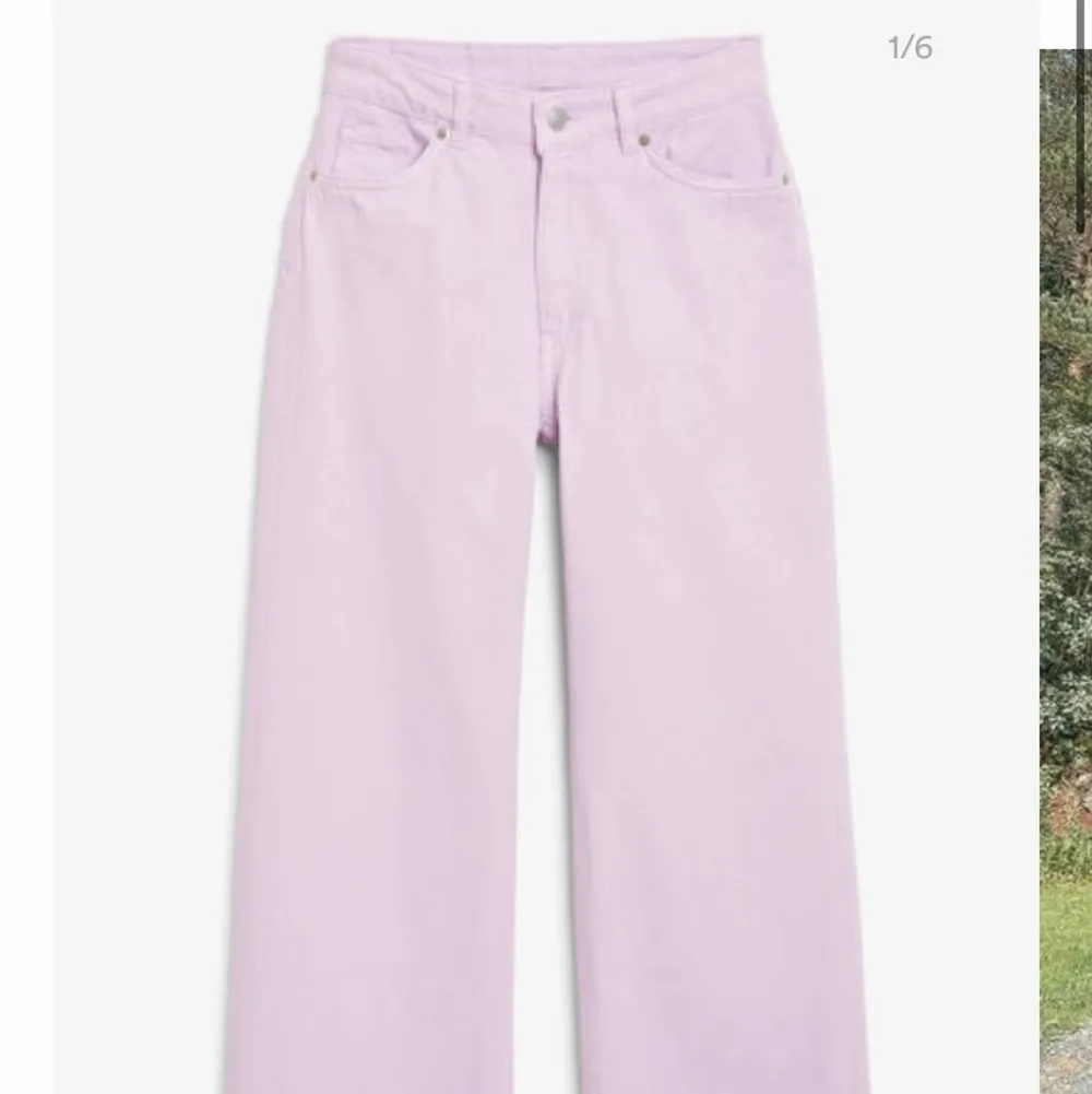 Ett par Yoko jeans i färgen lila. Använda kankse en gång, är i väldigt fint skick. Storlek 26 och kostar 200 + frakt (pris kan diskuteras). Tar inte ansvar för postens slarv💕 (Lånad bild). Jeans & Byxor.