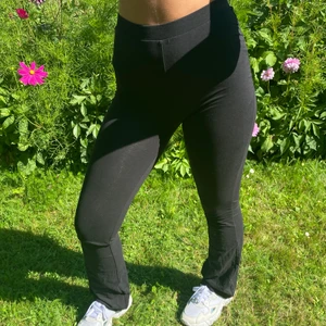 Leggings från Lager 157 - Detta är ett par leggings som är utsvängda nertill. Använda en gång.