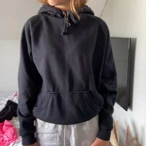 Svart hoddie - Snygg hoddie från bikbok 