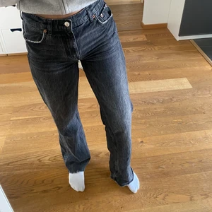  Midwaist zara jeans - Så snygga jeans, jag är 170! 💓 köp direkt 400kr