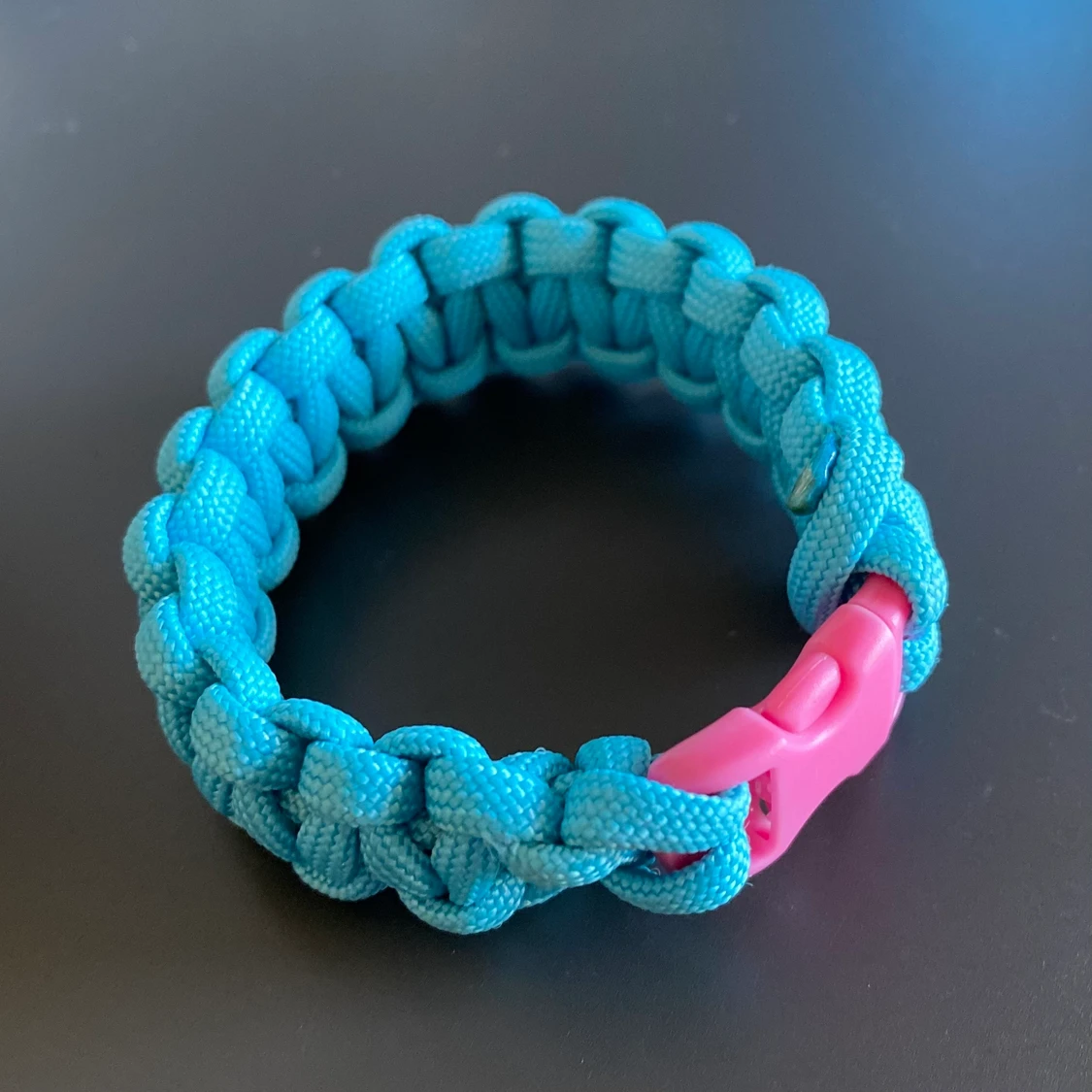 Färgglatt armband