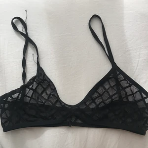american apparel bralette - bralette från american apparel, storlek M men passar en S! Möts i slussen eller postar!