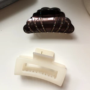 Smycken - Säljer dessa assessorer som inte kommer till användning, kan ej sätta pris utan vi diskuterar om dem:) 2 hårklämmor, 3 fina ringar (olika märken) 2 handgjorda armband och ett stjärn armband❤️