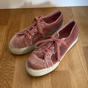 Vans strl 38  - Vans från Superga i strl 38. Använda ett fåtal gånger. Bra skick. 