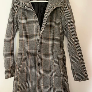 Rutig kappa - Storlek XS men passar S. Fin passform.