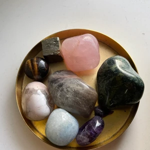 Kristaller - Har massa olika kristaller skulle kunna tänka sälja några har massa olika sorter kontakta mig så didkuterar vi priser och vad som finns