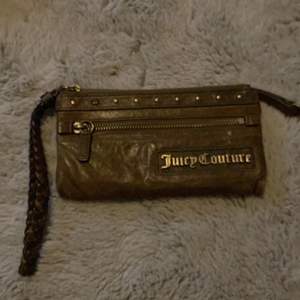Plånbok från juicy couture i brunt🤍 100kr+frakt