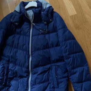 Jacka esprit st M - Köpt för 1599k säljer för billigt 