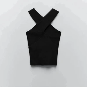 Alvii topp - Säljer min snygga topp ifrån alvii. Köpt förra sommaren och nästan aldrig använd. Finns inte längre på hemsidan, och jag köpte den för 200kr.lånade bilder så skriv privat för egna bilder