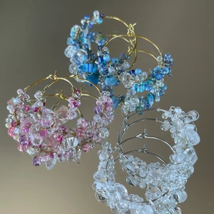 RINGAR OCH ÖRHÄNGEN!!! - ⚡️ANNONS⚡️ Jag säljer superfina örhängen och ringar på min sida som jag tillverkar själv. Alla smycken finns som separata annonser i min profil, men tar även emot beställningar.   Passar alla och är perfekta som present. Frakt ingår i priset 🤝CHECKA ❤️‍🔥😽