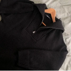 Half zip-up - Half zip up tröja från Gina, i superfint skick men kommer tyvärr inte till användning! Storlek L men sitter som en M