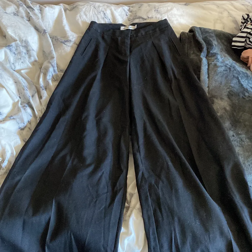 Supersnygga visa kostymbyxor från Carin Wester🤍 storlek 36🤍 100kr+frakt🤍. Jeans & Byxor.
