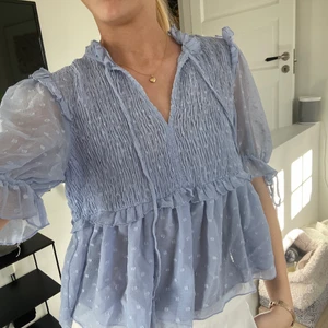 Blus - Supersöt blus som tyvärr inte kommer till användning länge:(