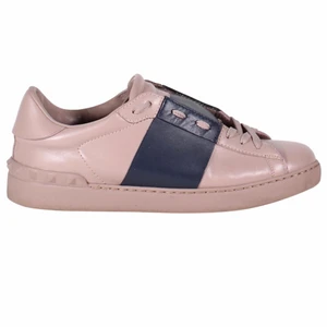 Valentino skor - Bra skick. Färg/ Mörkblå/ Beställnings vara tar ungefär 1 vecka att få hem📦/ Kontakta mig för fler frågor