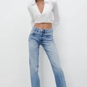 Säljer dessa lågmidjade jeans från Zara, (HELT nya) aldrig använt dom då prislappen sitter kvar! 60kr frakt 📦 