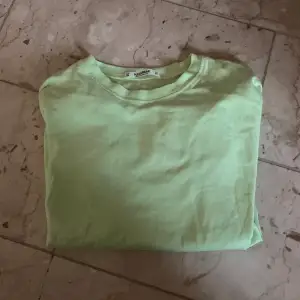Grön pull&bear tröja, knappt använd