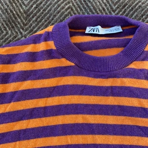 Randig tröja från zara  - Säljer denna randiga zara tröja i storlek s. Aldrig använd!