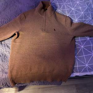 Nuckbuck heather zip up tröja. Kommer inte till användning. Köpt för 1300. Köp nu och få FRI FRAKT