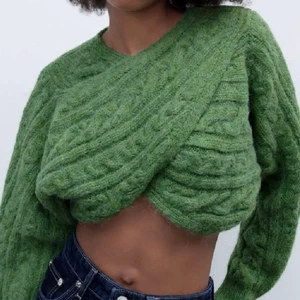 Kofta - Helt ny kofta från zara, använd 1 gång. Storlek S men passar även XS och M. Skriv för fler bilder, koftan är snyggast med ett linne under. Köptes för 359