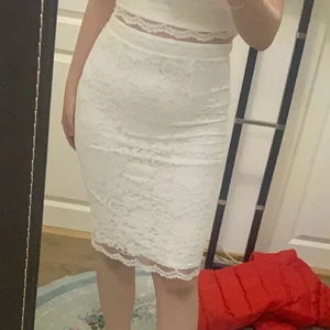 Vit klänning. Passar fint till student 👩‍🎓 - Väldigt bra skick, använd endast en gång. 