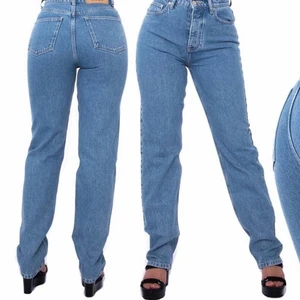 adsgn jeans - Jeans från A DSGN (alice stenlöfs klädmärke), nästan helt oanvända eftersom dom inte passar mig. Såå fina men måste tyvärr sälja pga köpte fel storlek :( Superlånga! ✨ nypris 800kr