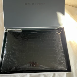 Idial of sweden  - Ett jätte fint datafodral från Idial of sweden. Helt ny aldrig använt. Som ny kostar den 600🖤