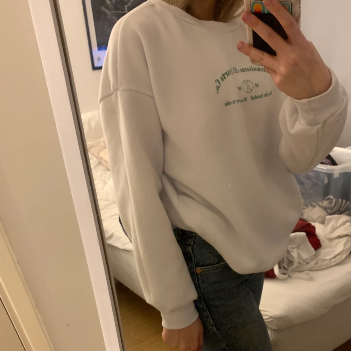 Vit tröja från shein med grönt tryck! - 90