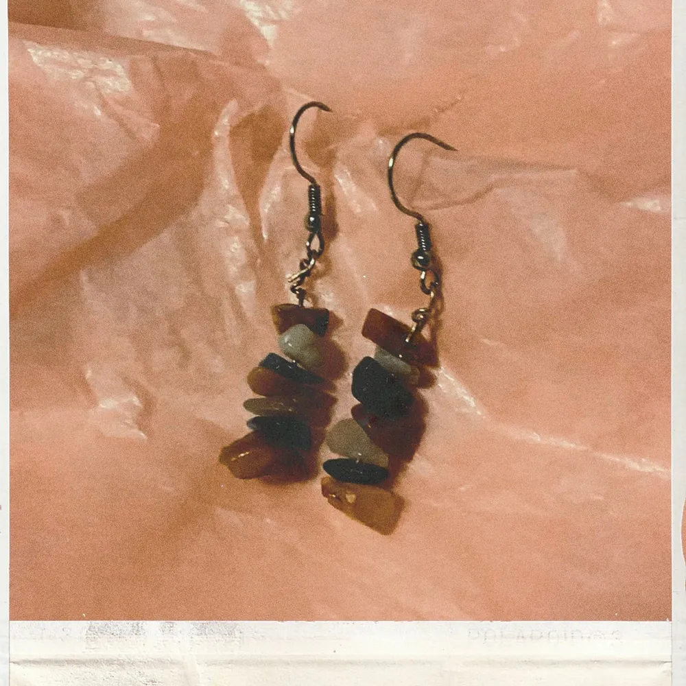 Natural stones earrings! Handmade.  Contact this ad if you want a custom order.  Can make anything!. Accessoarer.