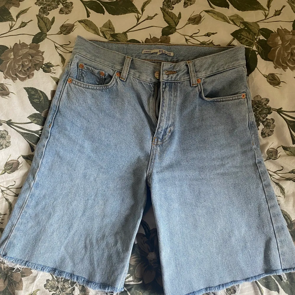 Avklippta jeans från junkyard storlek 27 🌸 66kr spårbar frakt . Shorts.