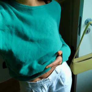 Stickad tröja - Stickad vintage tröja i en jättefin grön färg, från märket Benetton.💚🍏 väldigt bra skick!!