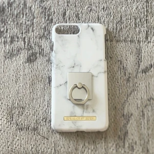 iDeal of Sweden  - Marmor primtal iDeal of Sweden skal. Använt ett få tal gånger och är i ett toppen skick. Skalet har en silvrig Popsicle ring. Köpte skalet för 399kr