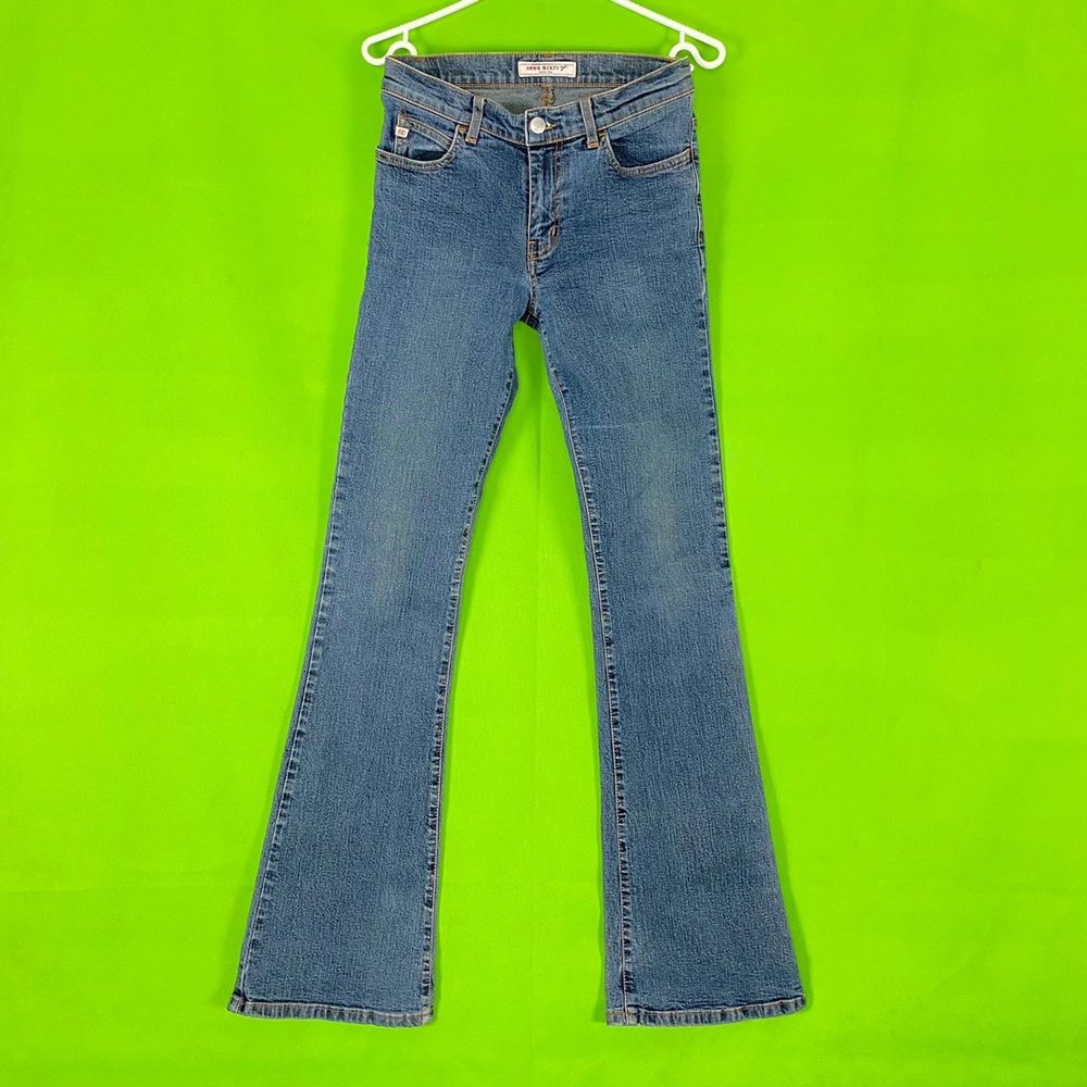 Miss Sixty jeans i bra skick! Jeansen har lite stretch. Står ingen storlek men skulle säga XS, kolla på måtten för att får exakt bild av hur dom är i storlek. Spårbar frakt på 66kr är inräknad i priset.. Jeans & Byxor.