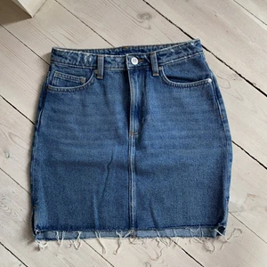 Denimkjol / jeanskjol - Jättefin jeansshorts från H&M, jättebra skick! 
