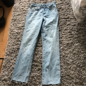 Högmidjade jeans, cn 160/66a 26 - Super fina Jens, använt några gånger,men säljer pågrund av att dom inte passar mig❤️