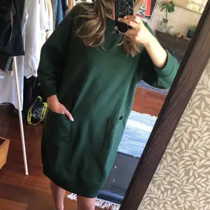 Green oversized sweater dress with pockets. Worn once.