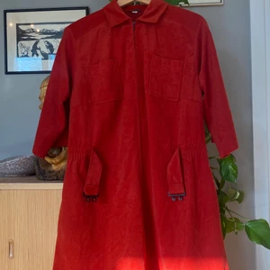 Unik röd klänning - Köpt secondhand, bra skick 