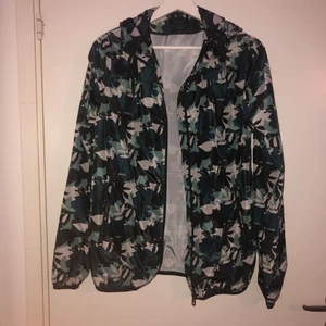 ZARA jacka  - Jacka från ZARA i storlek S. Använd fåtal gånger, bra skick.