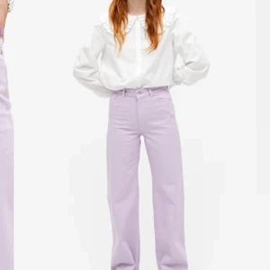 Monki yoko jeans - Ett par lila svinsöta jeans som tyvärr är för små. Prislappen är kvar:).