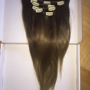 Äkta löshår 50cm - Äkta löshår i 50cm från pozehair. Brunt men lite ljusare i längderna. 