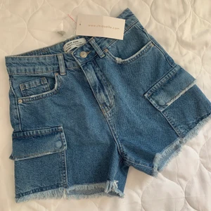 Jeansshorts chiquelle - Helt nya jeansshort från chiquelle med prislapp kvar! Säljer pga att dom blivit för små. Stl 34. Köpta i slutet av förra sommaren så finns ej kvar på hemsidan.