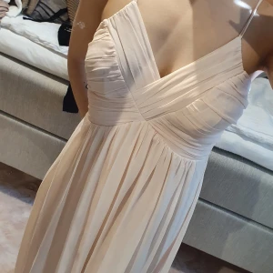 balklänning aftonklänning från Vila - har använt den en kväll, nypris runt 1000kr. köpare står för frakt