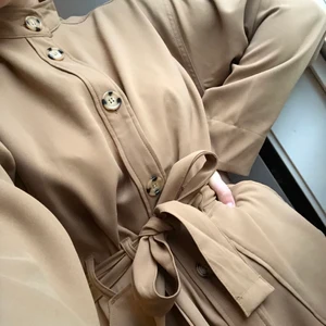 Brun snygg tröja🤎 - Jättefin tröja från monki med knyte i midjan🤎