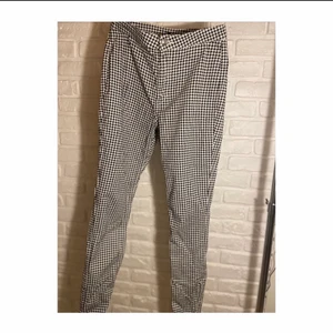 Rutiga byxor  - Rutiga byxor med hög midja 