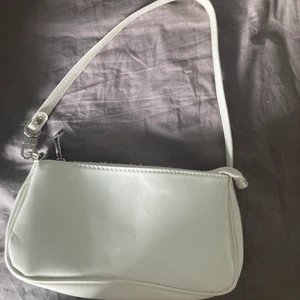 Väska - Vit liten väska 🤍